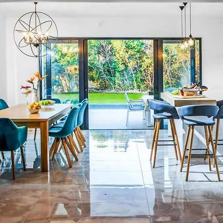 Decor Creates A Stylish But Relaxing Almosphere Βίλα Mellieħa
