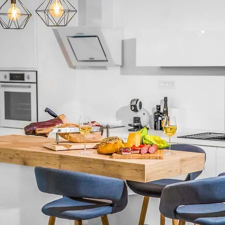 빌라 Decor Creates A Stylish But Relaxing Almosphere