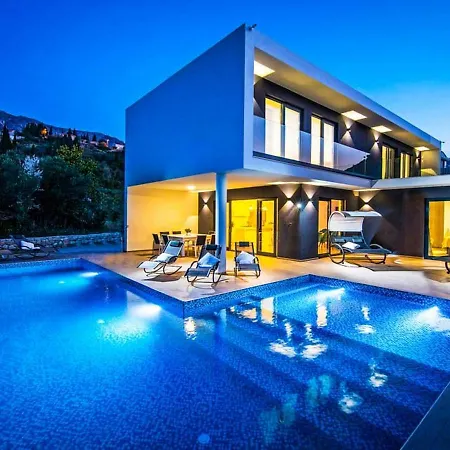 Decor Creates A Stylish But Relaxing Almosphere *